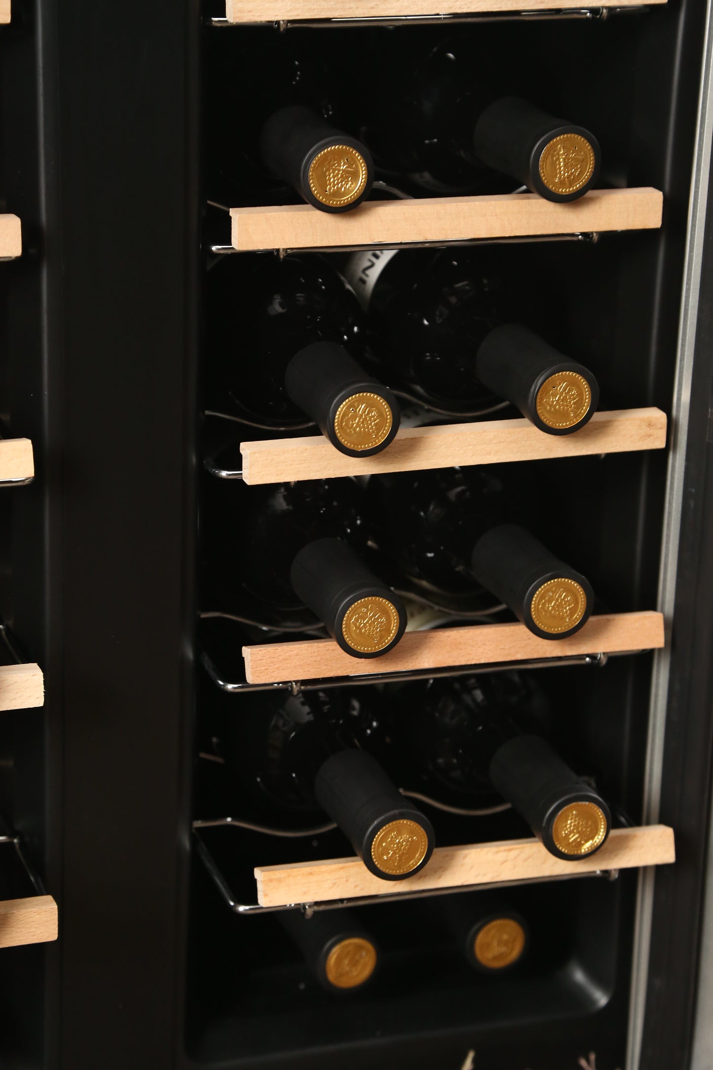 LeCavist 24 Bottle Dual Zone Wine Fridge in Black LCCV24B2Z